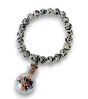 Браслет далматиновая яшма 8 мм с кулоном-бутылочкой 2х3 см, нефрит и авантюрин внутри, 18 см