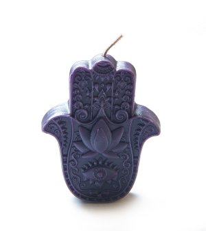 Восковая свеча "Рука Хамса" фиолетового цвета